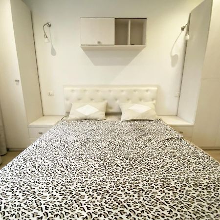 Bright Luxury Apartment Near Center Chisinau Exterior photo
